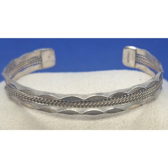 Native Navajo Dine Sterling Silver 925 Twist Cuff Bracelet- Vintage- Beautiful! - Picture 1 of 7
